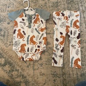 Kate quinn set 18-24 months. Basically brand new